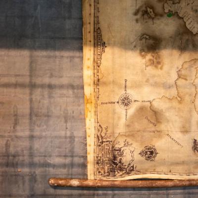 A Bologna l’artista Robert Kuśmirowski e la sua grande mostra-riflessione sulla strage di Ustica