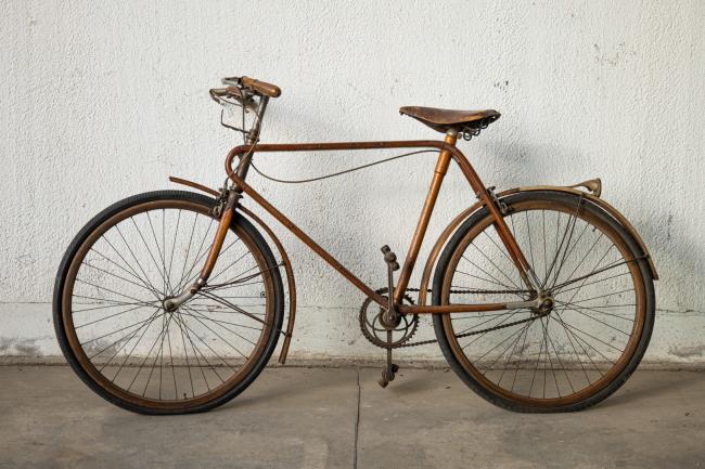 Littorina Autarchica '900, bicicletta per uomo in legno curvato stratificato e alluminio con telaio in un unico pezzo, produzione Officine Vianzone, Torino 193