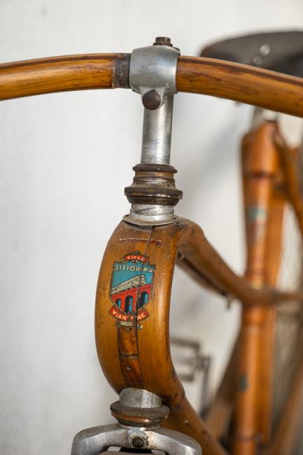 dettaglio Littorina Autarchica '900, bicicletta per donna in legno curvato stratificato e alluminio con telaio in un unico pezzo, produzione Officine Vianzone, Torino 1939