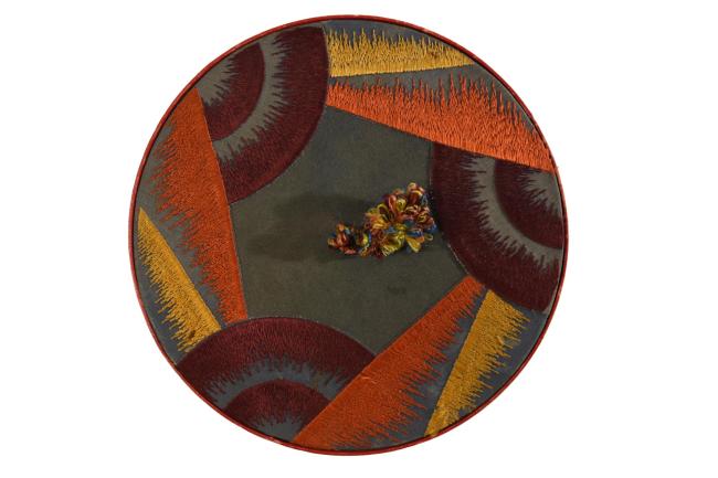 Scatola con ricamo in fili di seta pg