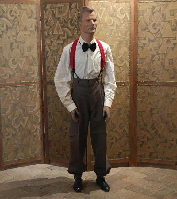 Pantaloni di Giusti Roma anni 30, sullo sfondo paravento del film di Pupi Avati 2La quattordicesima domenica del tempo ordinario