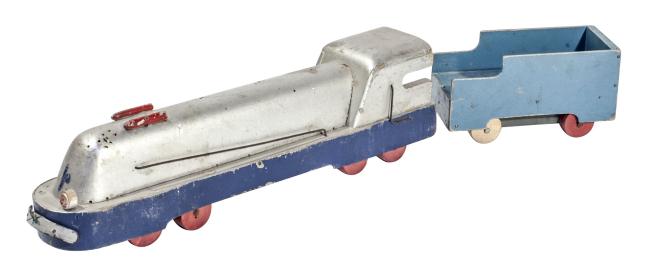 Littorina areodinamica in legno ditta Zax col simbolo del fascio anni 30