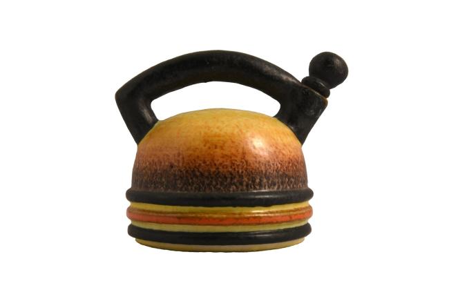 Teiera di un servizio in terracotta maiolicata disegnato da Nicolaj Diulgheroff per M.G.A. Mazzotti Albisola