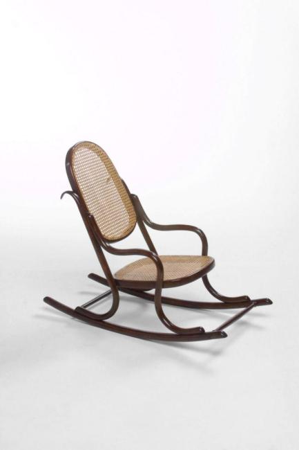 4. Gebrüder Thonet - Dondolo da bambino 1890