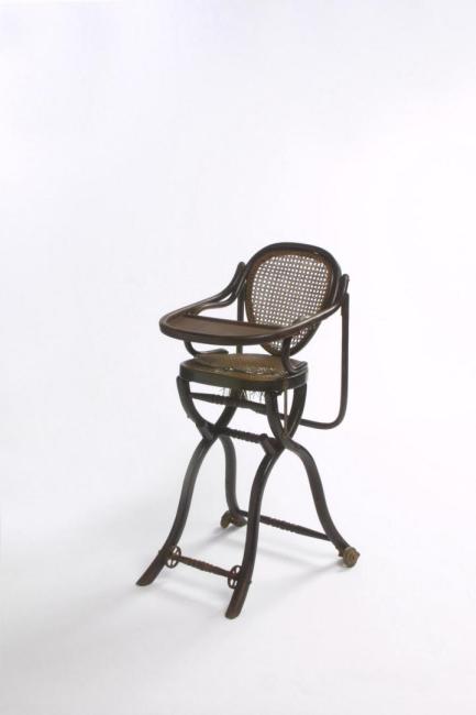 6. Gebrüder Thonet - Seggiolone convertibile (chiuso e aperto) Modello n. 1 1885